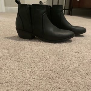 Xappeal black ankle boots